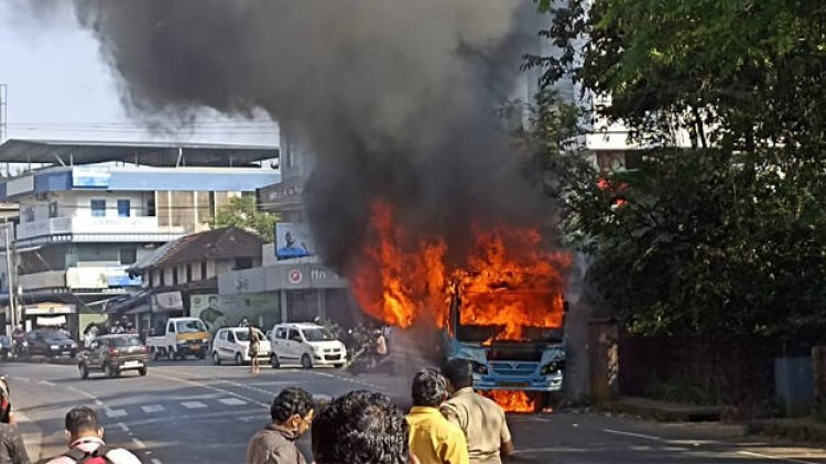 കണ്ണൂർ നഗരത്തിൽ ഓടുന്ന ബസ്സിന് തീപിടിച്ചു, പുക കണ്ട് ഇറങ്ങിയോടി യാത്രക്കാർ